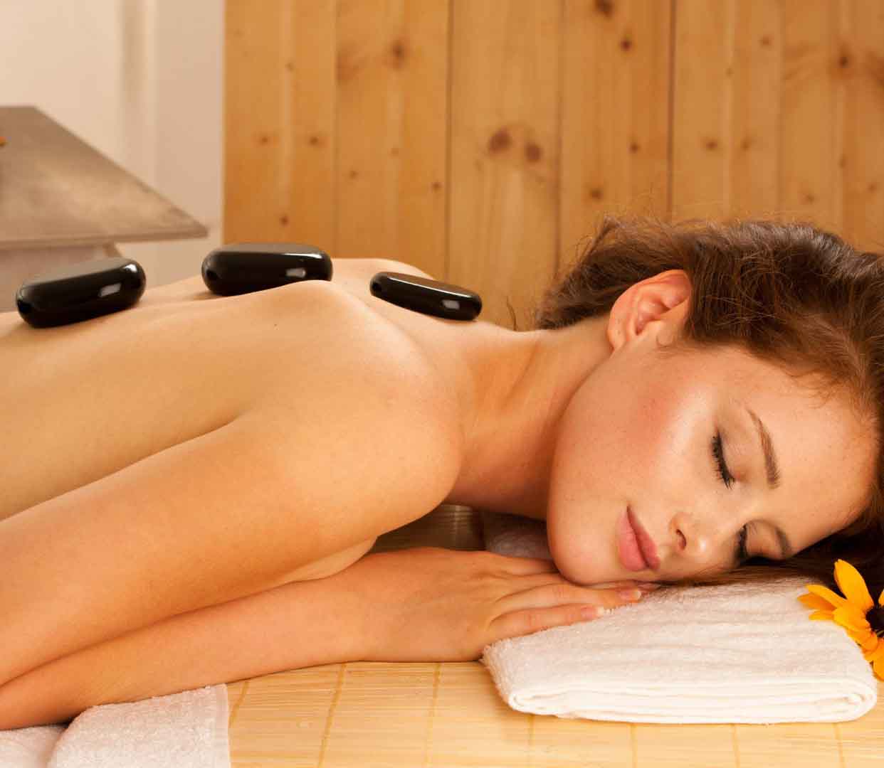 Masaje con Piedras Calientes